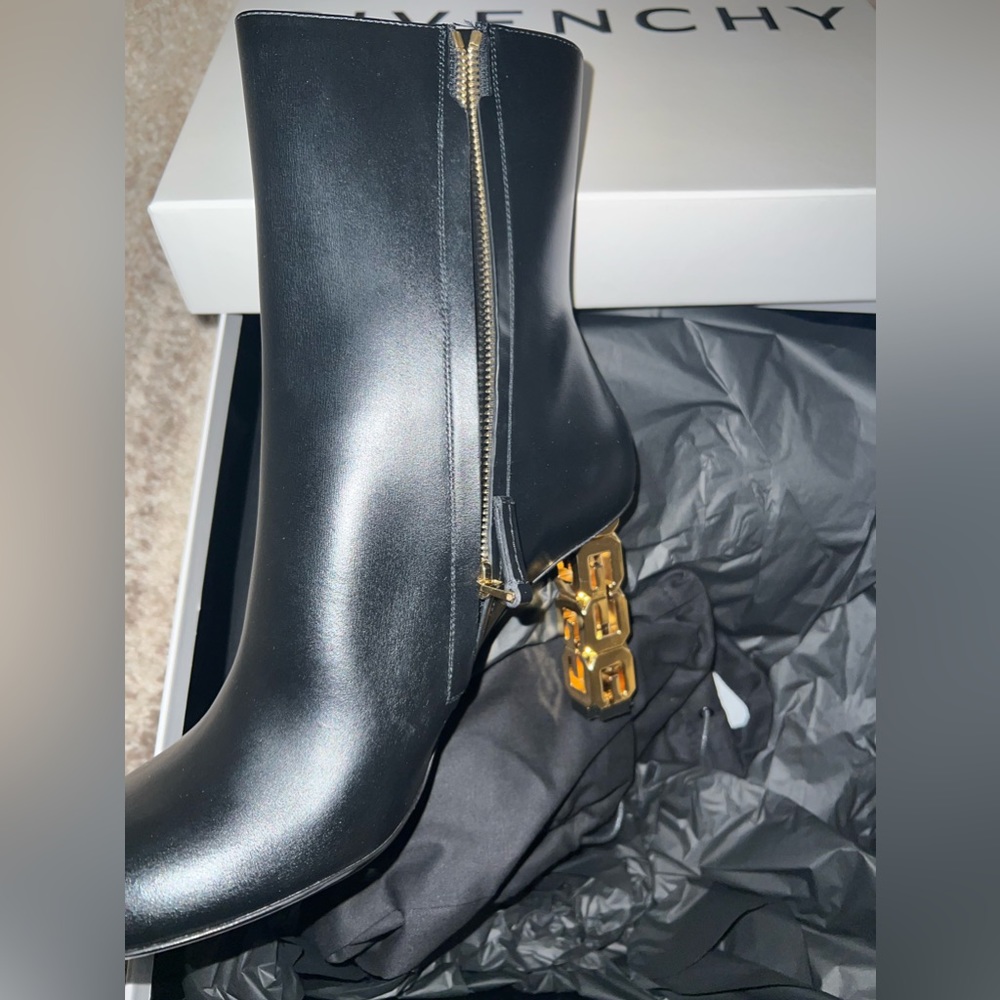 Givenchy G- Cube Heel. Never worn. Box included.